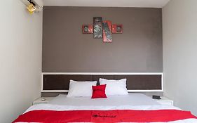 RedDoorz Plus @ Sawah Besar