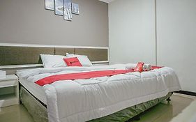 RedDoorz Plus @ Sawah Besar